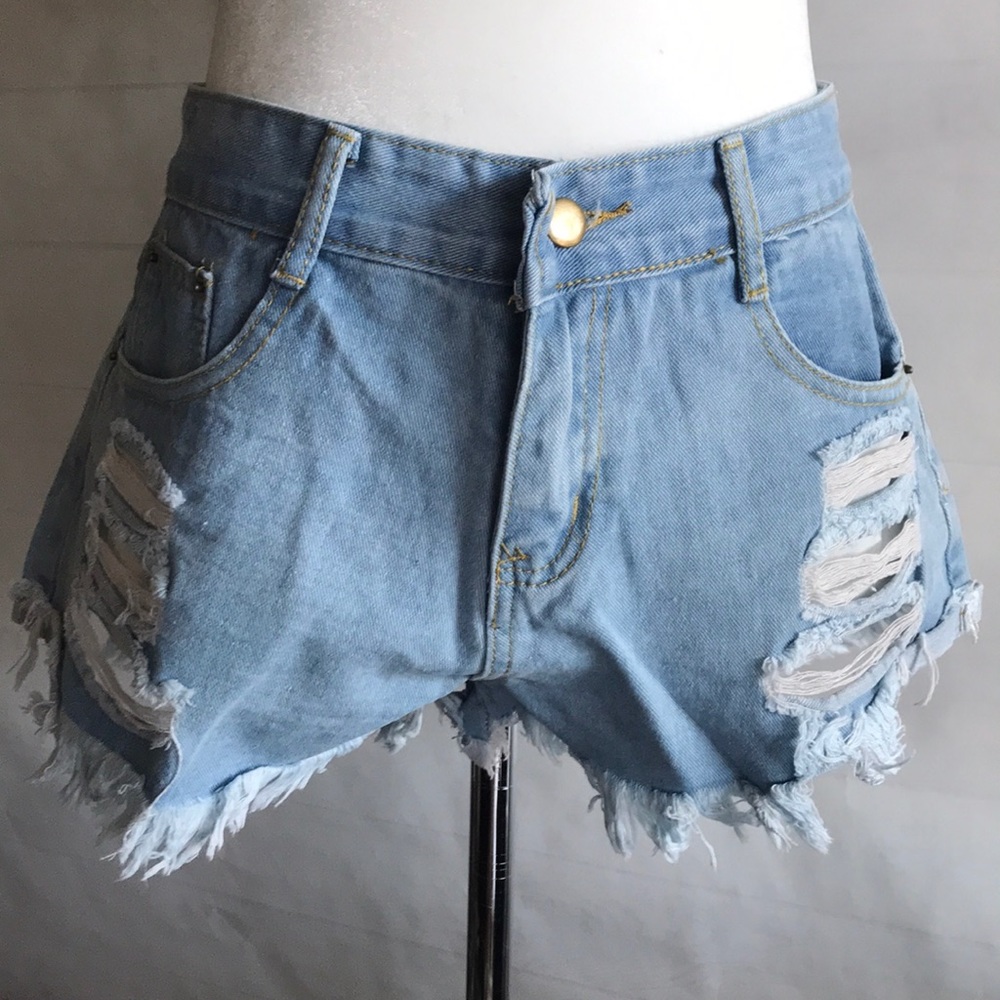 Light Distressed Denim Shorts 💛